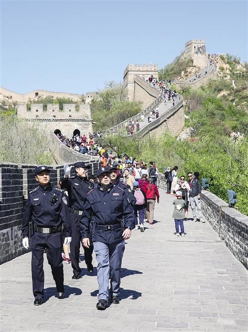 中意警察聯(lián)合巡邏長(zhǎng)城