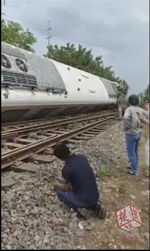 武漢測試地鐵翻車